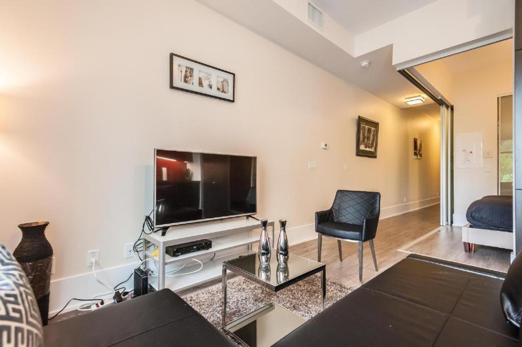 Skyline Suites - Walk To Mtcc, Acc, Rogers Centre & Entertainment District 토론토 외부 사진