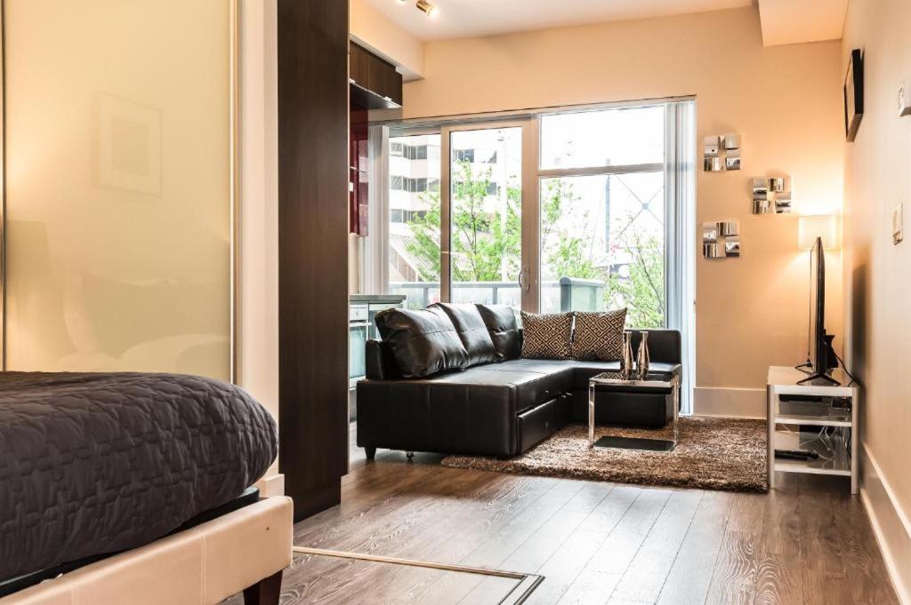 Skyline Suites - Walk To Mtcc, Acc, Rogers Centre & Entertainment District 토론토 외부 사진