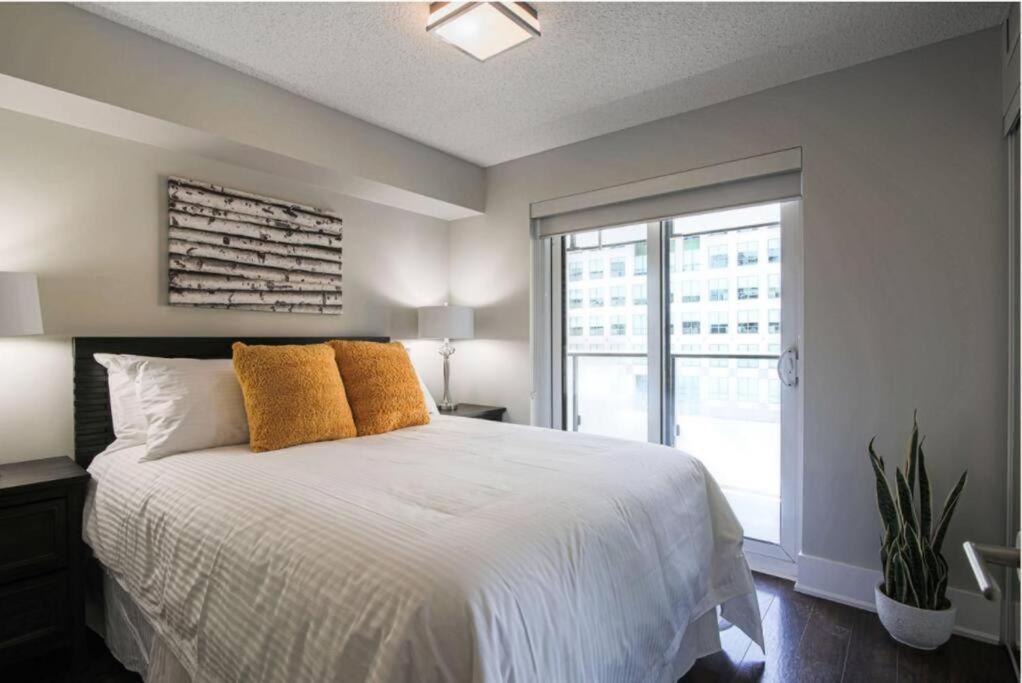 Skyline Suites - Walk To Mtcc, Acc, Rogers Centre & Entertainment District 토론토 외부 사진