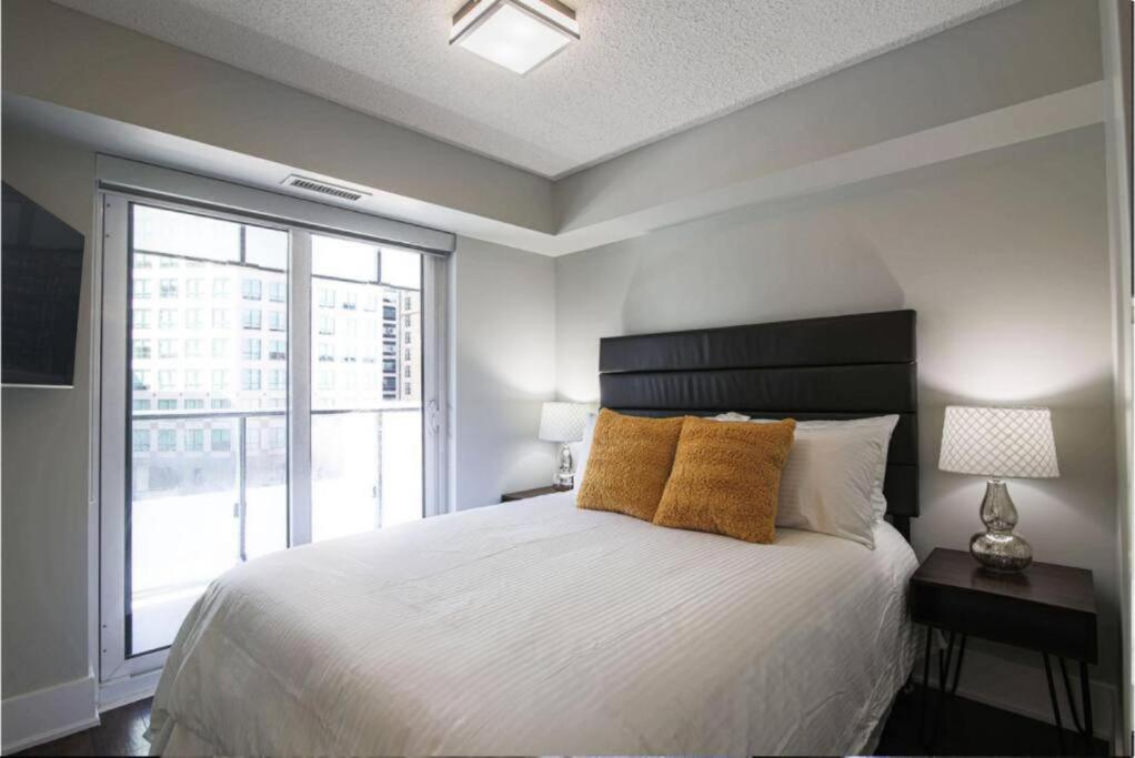 Skyline Suites - Walk To Mtcc, Acc, Rogers Centre & Entertainment District 토론토 외부 사진