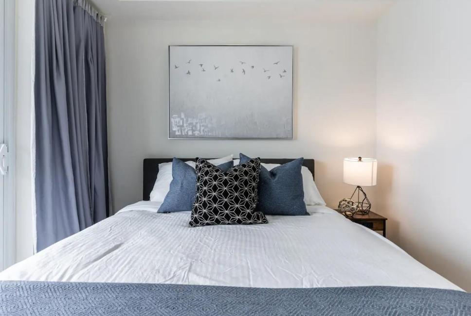 Skyline Suites - Walk To Mtcc, Acc, Rogers Centre & Entertainment District 토론토 외부 사진