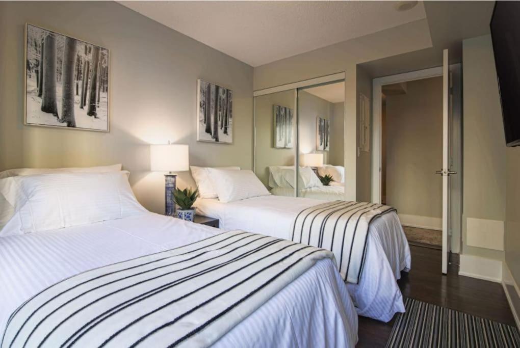 Skyline Suites - Walk To Mtcc, Acc, Rogers Centre & Entertainment District 토론토 외부 사진
