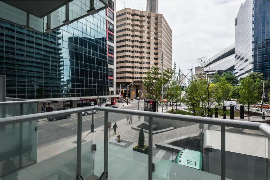Skyline Suites - Walk To Mtcc, Acc, Rogers Centre & Entertainment District 토론토 외부 사진