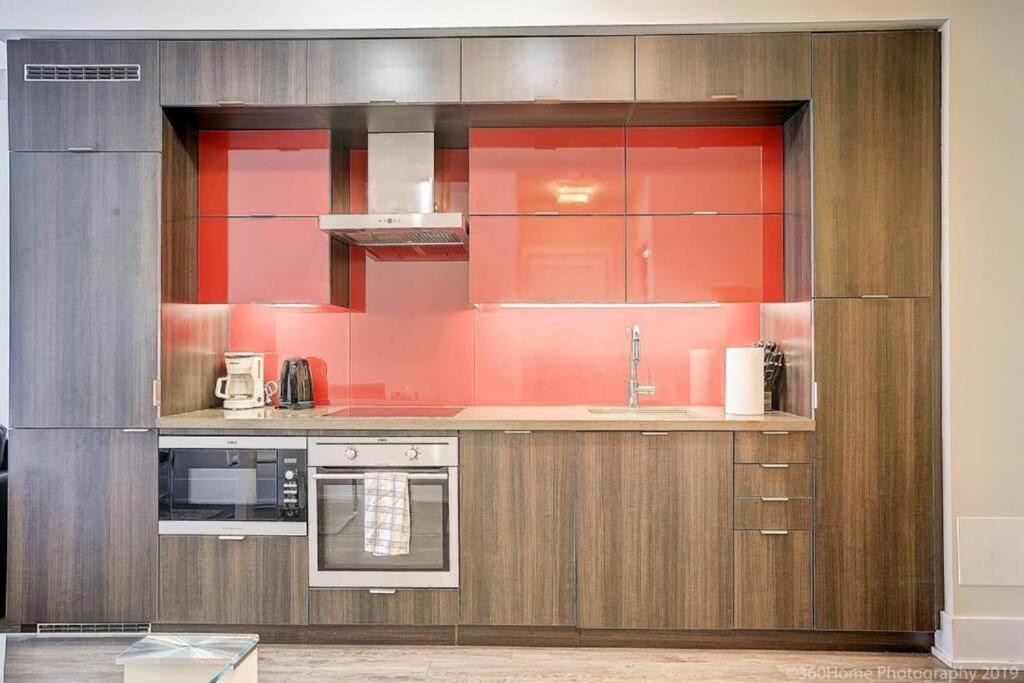 Skyline Suites - Walk To Mtcc, Acc, Rogers Centre & Entertainment District 토론토 외부 사진
